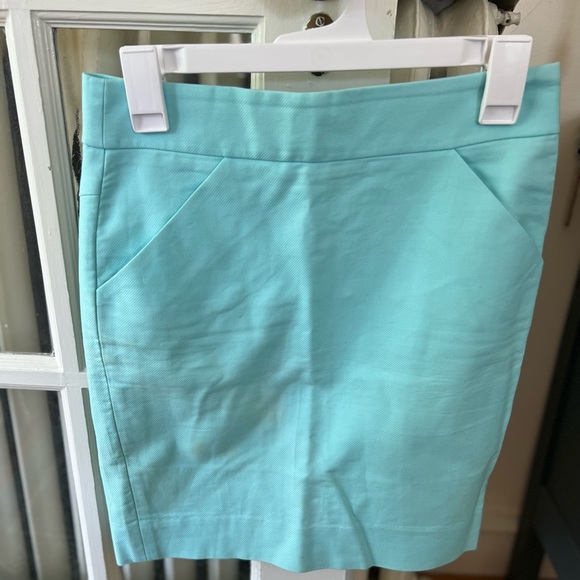 Size 2 petite JCrew bright turquoise pencil skirt - Picture 2 of 3